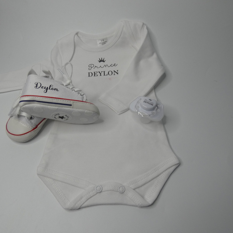 Coffret de naissance : body bébé et accessoires blancs