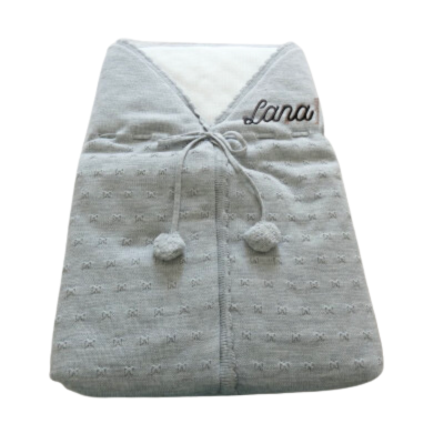 Gigoteuse bébé en tricot couleur gris avec ponpons