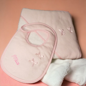 cape de bain et bavoir petits noeuds roses