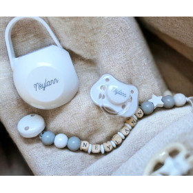 Coffret naissance mon prénom tout gris & attache sucette bois coffret-naissance-mon-prenom-tout-gris