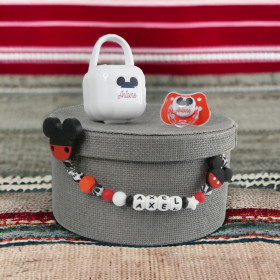 Coffret sucette blanc attache sucette silicone motif oreilles sourisso rouge Coffret Tétine Souris Rouge et Attache Tétine Silicone Personnalisés Garçon