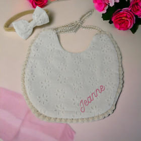 Bavoir broderie anglaise avec serre tête petit noeud  personnalisé Bavoir Blanc Et Petit Noeud Pour Bébé Personnalisable