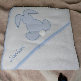 Cape de bain capuche Lapin ponpon personnalisée cape de bain lapin ponpon bleu