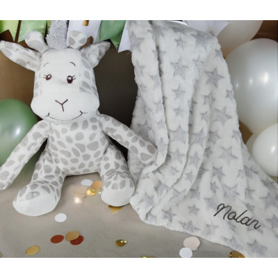 Peluche girafe et plaid gris