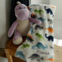 peluche dinosaure mauve et son plaid