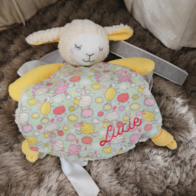 Doudou plat mouton crochet personnalisé doudou mouton