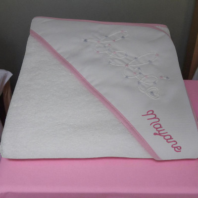 cape de bain bébé rose brodé